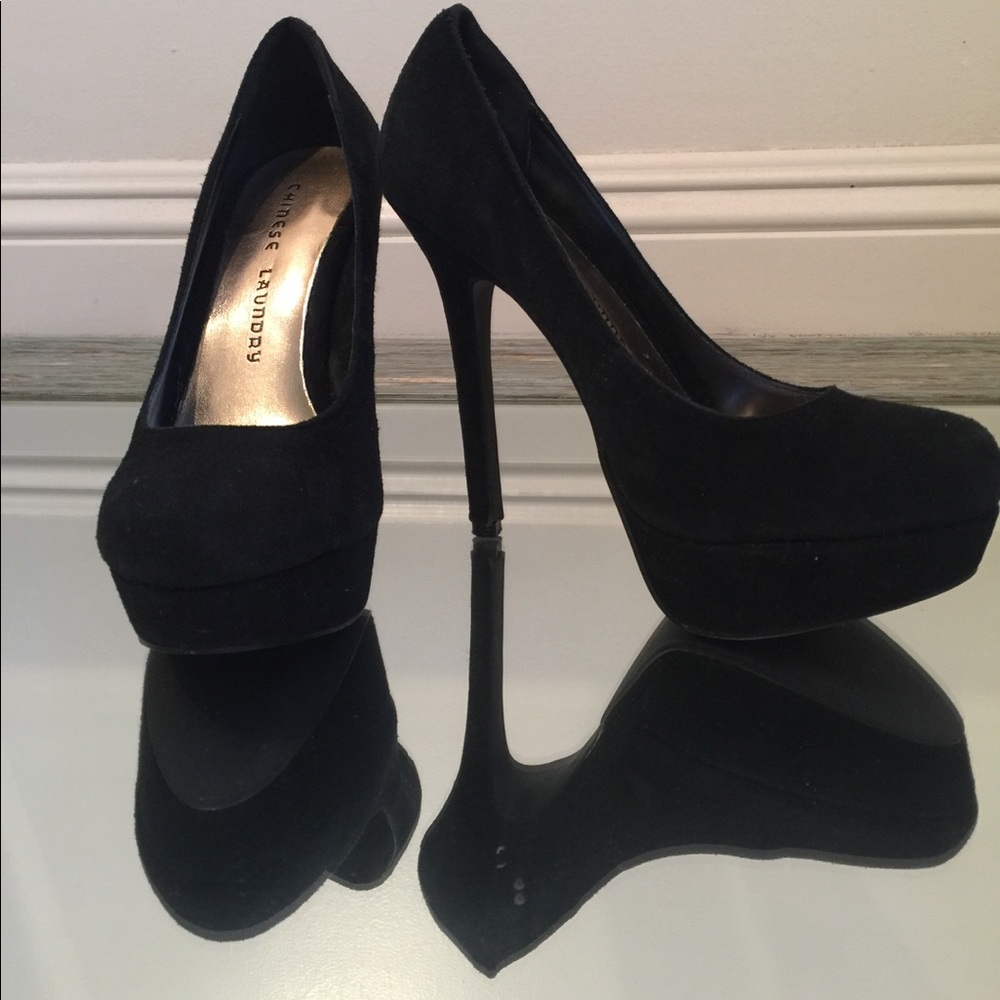 Chinese Laundry black suede platform pump 7.5
